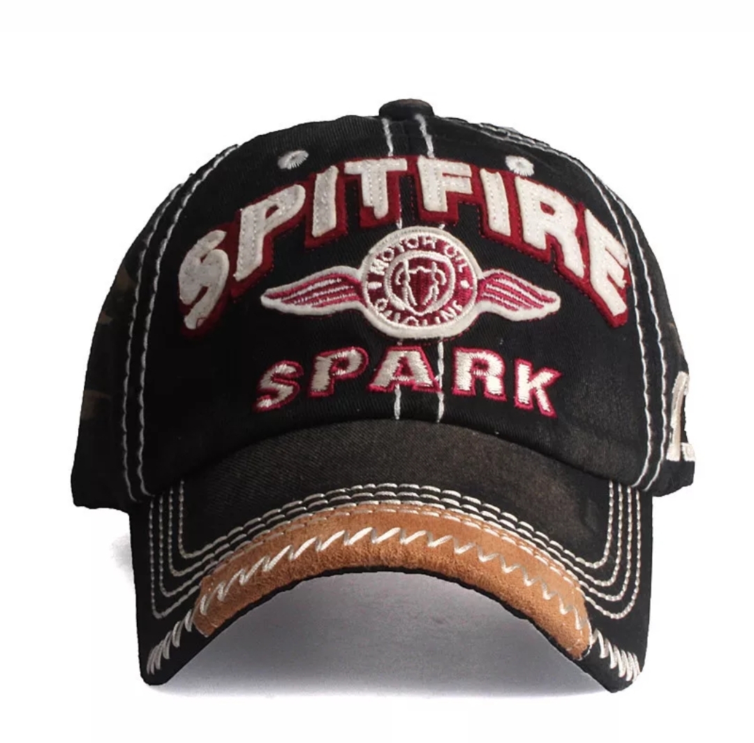 Boné preto com bordados em branco e vermelho 'SPITFIRE SPARK' e detalhes castanhos no bico