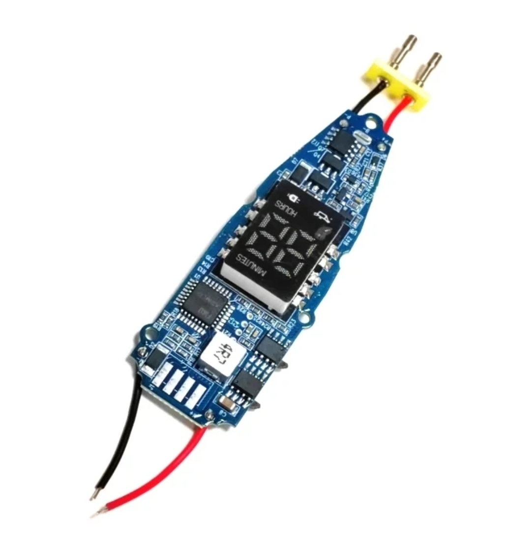 Placa eletrónica azul com display digital e fios vermelho e preto