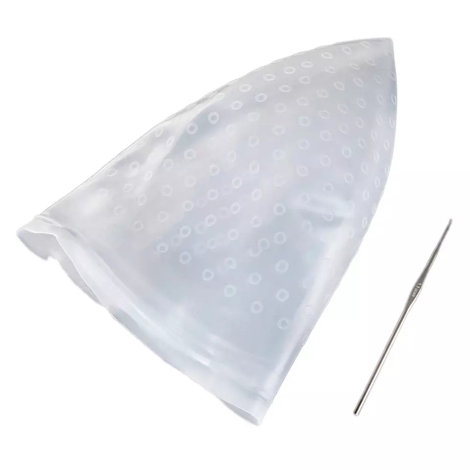 Touca de silicone branca com padrão de círculos e agulha metálica