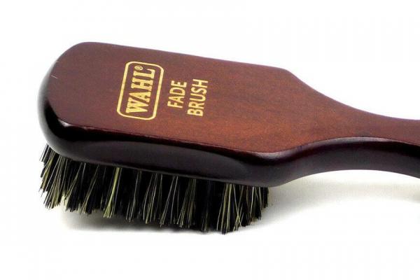 Escova de cabelo WAHL FADE BRUSH com cabo de madeira castanha e cerdas escuras