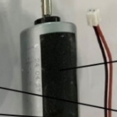 Motor elétrico cilíndrico com fios e conector branco