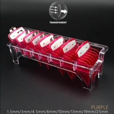 Estojo transparente com lâminas metálicas vermelhas afiadas organizadas