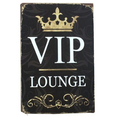 Placa decorativa VIP Lounge em metal com coroa dourada