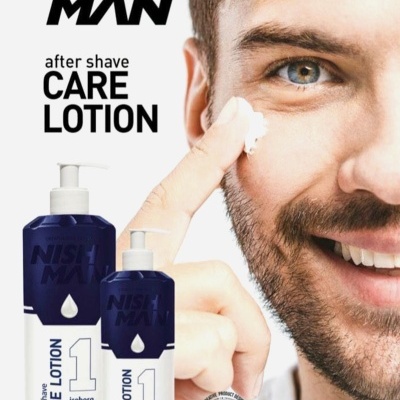 Loção pós-barbear Nish Man em embalagens azul e branco com homem aplicando no rosto