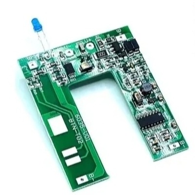 Placa de circuito impresso eletrónica verde com LED azul