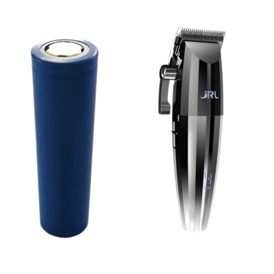 bateria azul e máquina de cortar cabelo preta com detalhes prateados