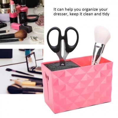 Organizador rosa para pincéis e tesoura com textura geométrica