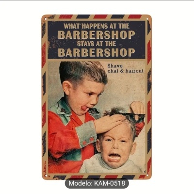 Placa decorativa vintage com imagem de crianças e texto em inglês sobre barbearia