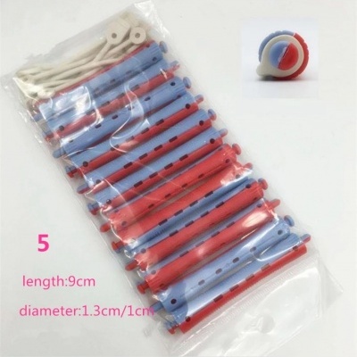 Conjunto de bobinas de plástico azul, vermelho e branco embaladas em saco transparente com texto e imagem destacada