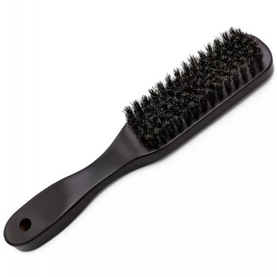 Escova de limpeza preta com cabo e cerdas negras