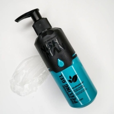 Frasco de gel esfoliante Wish Man peeling gel com doseador preto sobre fundo branco