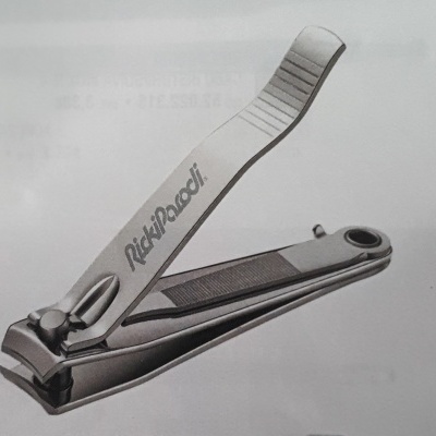 Cortador de unhas metálico prateado com o logótipo NikiPaoli