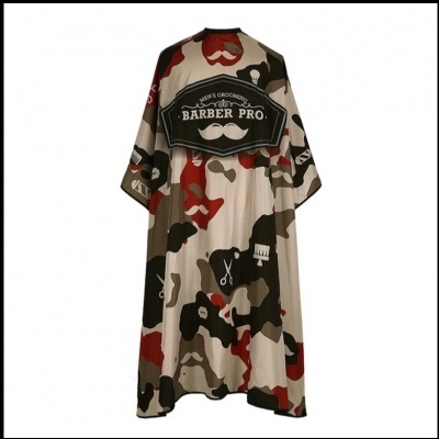 Capa camuflada para barbeiro com texto e ícones relacionados a barbearia