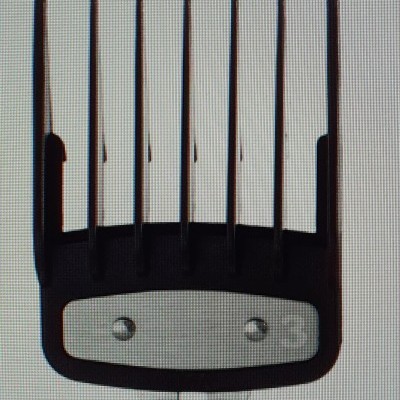 Pente para máquina de cortar cabelo preto com peça metálica