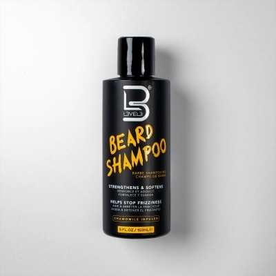 Frasco preto de Beard Shampoo LEVEL 3 com texto amarelo e branco