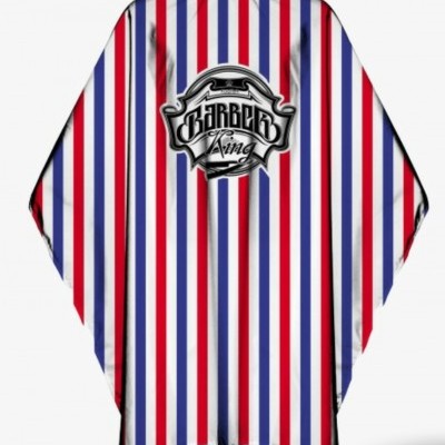 Capa para barbeiro com listras vermelhas, brancas e azuis e logotipo Barber King