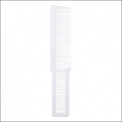 Pente branco em fundo branco