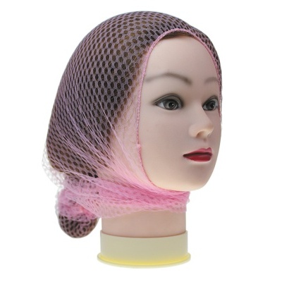 Cabeça de manequim com rede capilar cor de rosa e castanha.