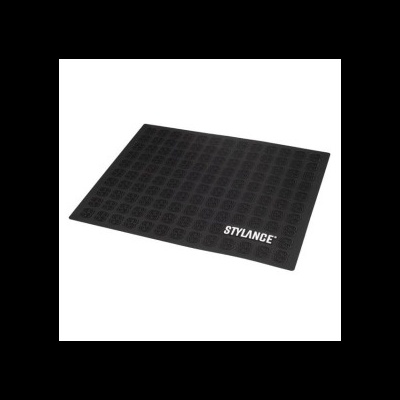 Tapete preto com logo STYLANCE