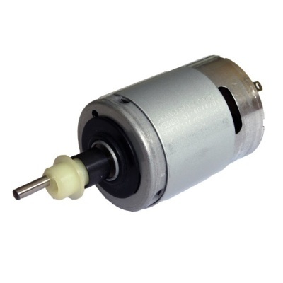 Motor elétrico compacto prateado com eixo e peça plástica creme