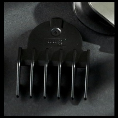 Pente guia preto de plástico com seis dentes e texto '6mm' embutido.