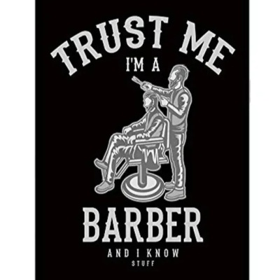 Placa decorativa preta com texto e ilustração de barbeiro e cliente.