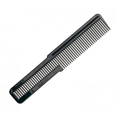 Pente preto com dentes finos e médios em fundo branco