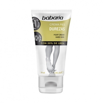 Tubo de creme para pés Babaria com detalhes verdes e texto em espanhol e inglês