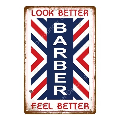 Placa metálica decorativa com texto 'LOOK BETTER BARBER FEEL BETTER' e design da bandeira do Reino Unido