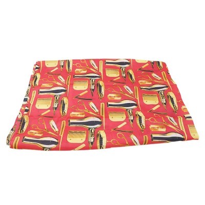 Lenço quadrado colorido com padrão de máquinas de costura e acessórios