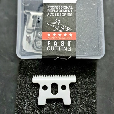 Acessório de lâmina metálica para máquina de cortar cabelo com embalagem transparente e rótulo preto