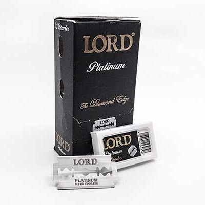 Embalagem preta e lâmina de barbear branca LORD Platinum