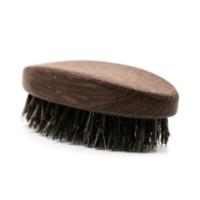 Escova de mão para barba com cabo em madeira e cerdas pretas