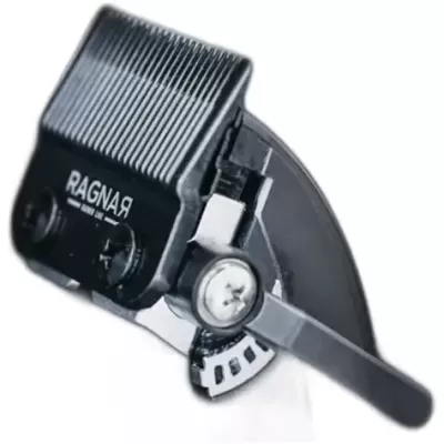 Cabeça de máquina de cortar cabelo preta com lâminas metálicas e alavanca