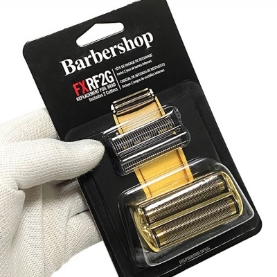 Substituição de lâminas para barbeador Barbershop em embalagem preta, mostrando duas lâminas douradas.