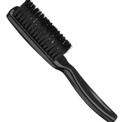 Escova preta com cabo e cerdas retas