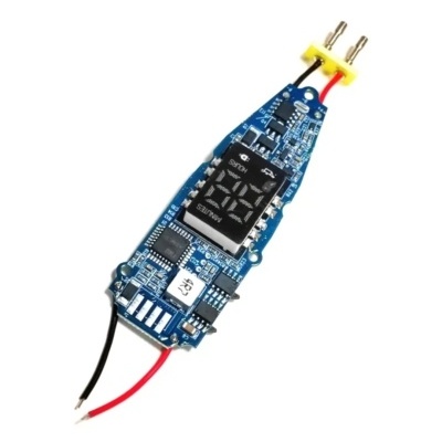 Placa eletrónica azul com display digital e fios vermelho e preto