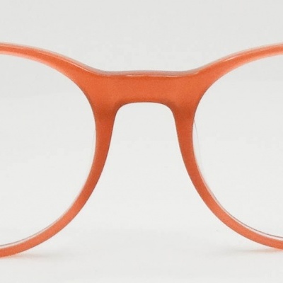 Óculos de armação redonda laranja com lentes transparentes