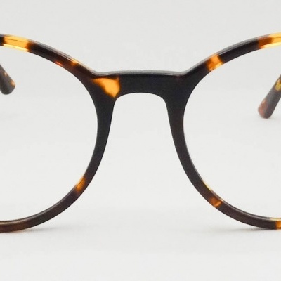 Óculos com armação redonda padrão tartaruga castanho e amarelo