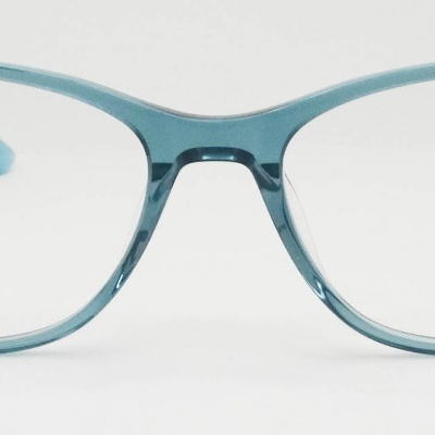 Óculos de armação azul translúcido com lentes transparentes.