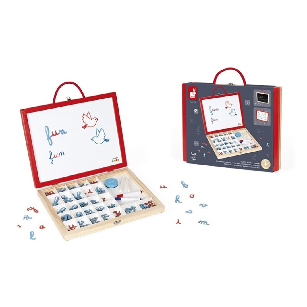 Conjunto educativo com letras magnéticas e quadro branco em estrutura de madeira