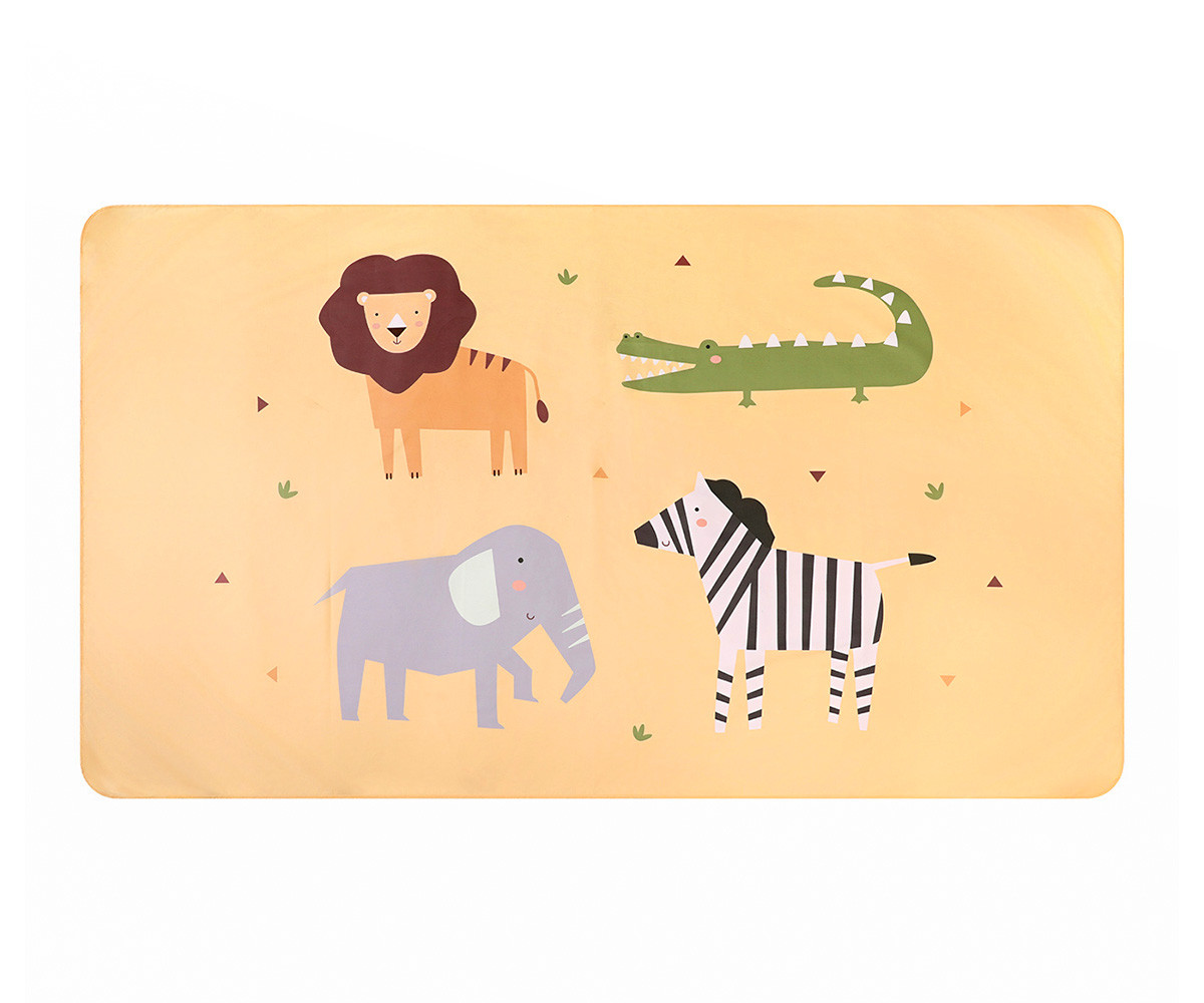 Tapete infantil amarelo com desenhos de animais