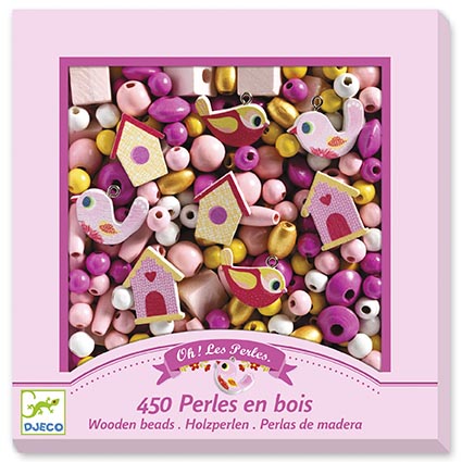 Conjunto de contas de madeira coloridas com formas de pássaros e casinhas em caixa cor-de-rosa