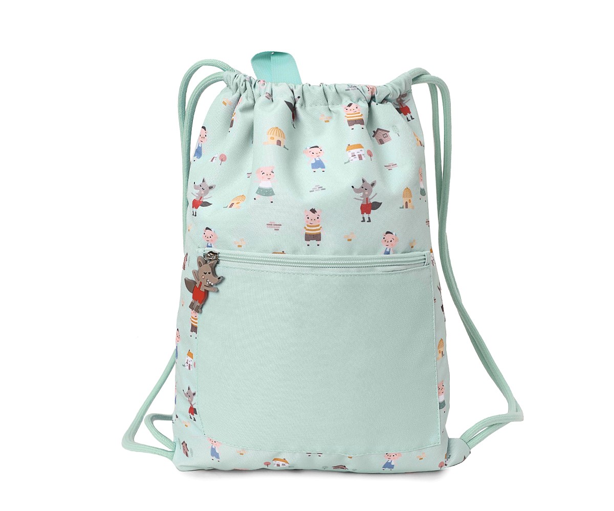 mochila saco verde-água com personagens animados e bolso frontal