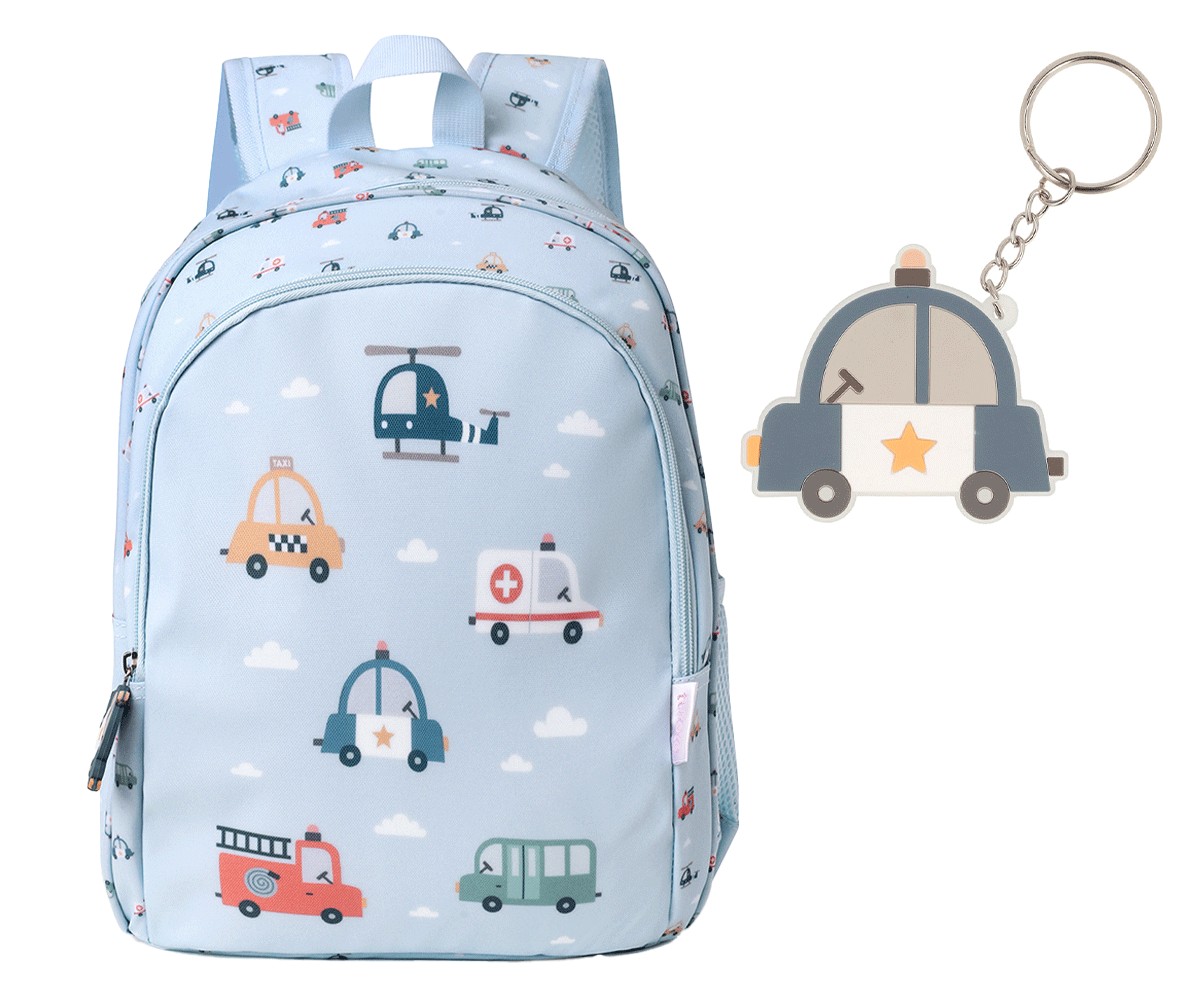 Mochila infantil azul clara com veículos e porta-chaves de carro de polícia
