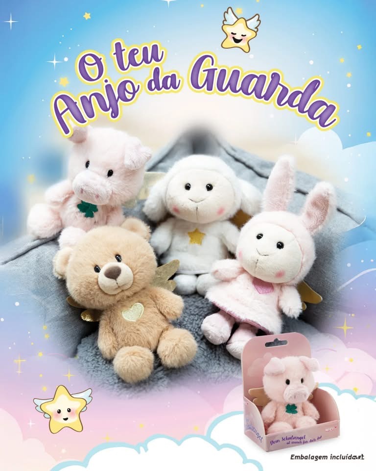 Conjunto de quatro peluches de animais com asas douradas e embalagem rosa num fundo colorido