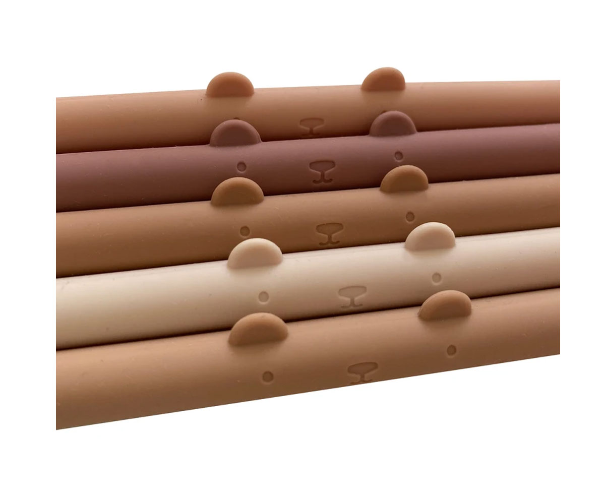 Canetas de gel em tons de castanho com padrão de urso em relevo.