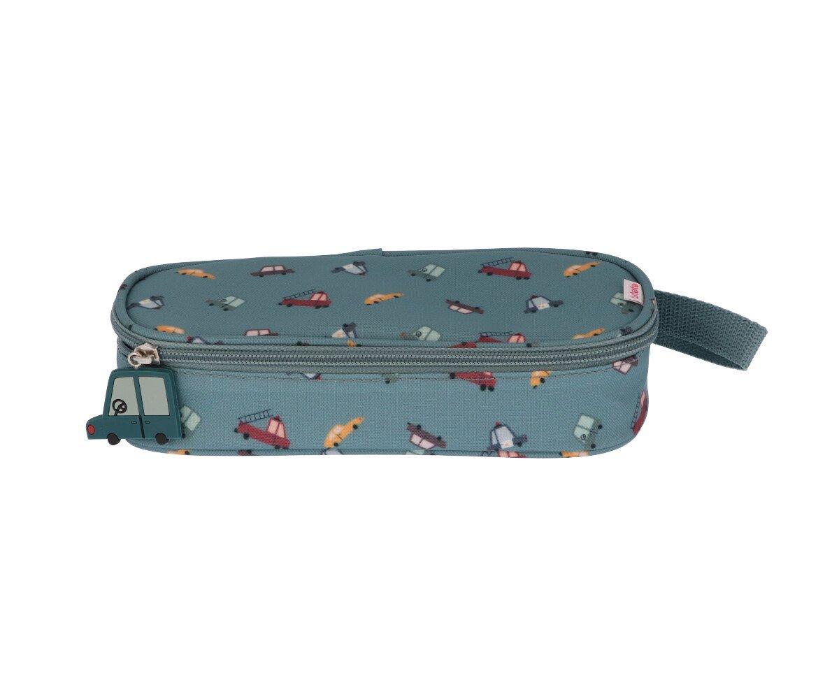 Estojo escolar azul com padrão de carros e fecho com puxador de carrinho