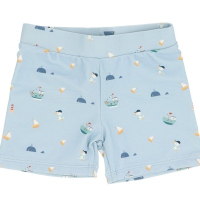 Calções de criança azuis com padrão de barcos e baleias