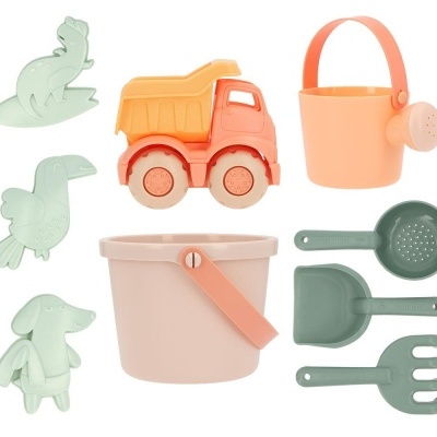 Conjunto de brinquedos para areia com balde, regador, carrinho e ferramentas em cores pastel